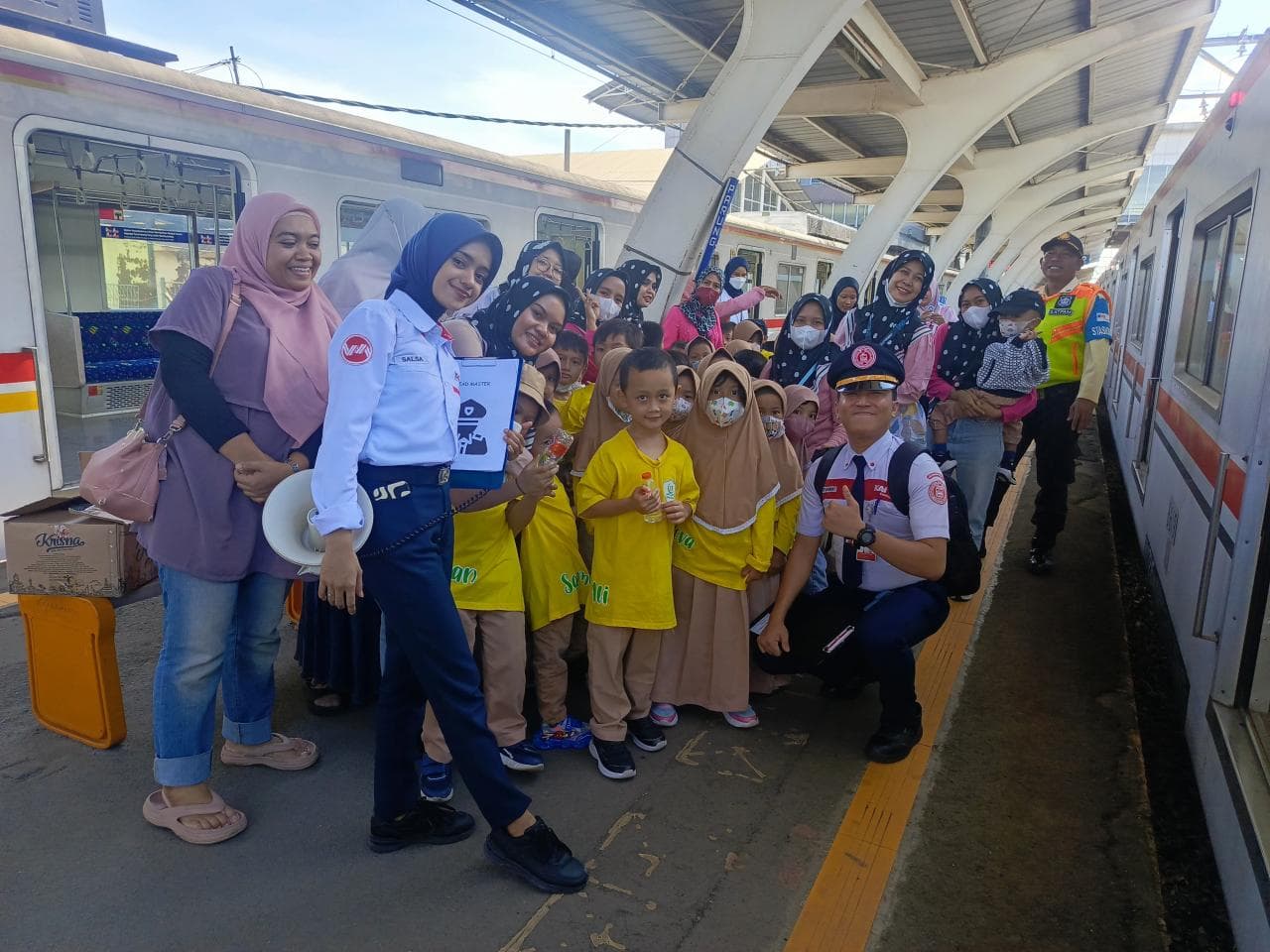 PT Kereta Api Pariwisata (KAWISATA) — Customer Service On Train