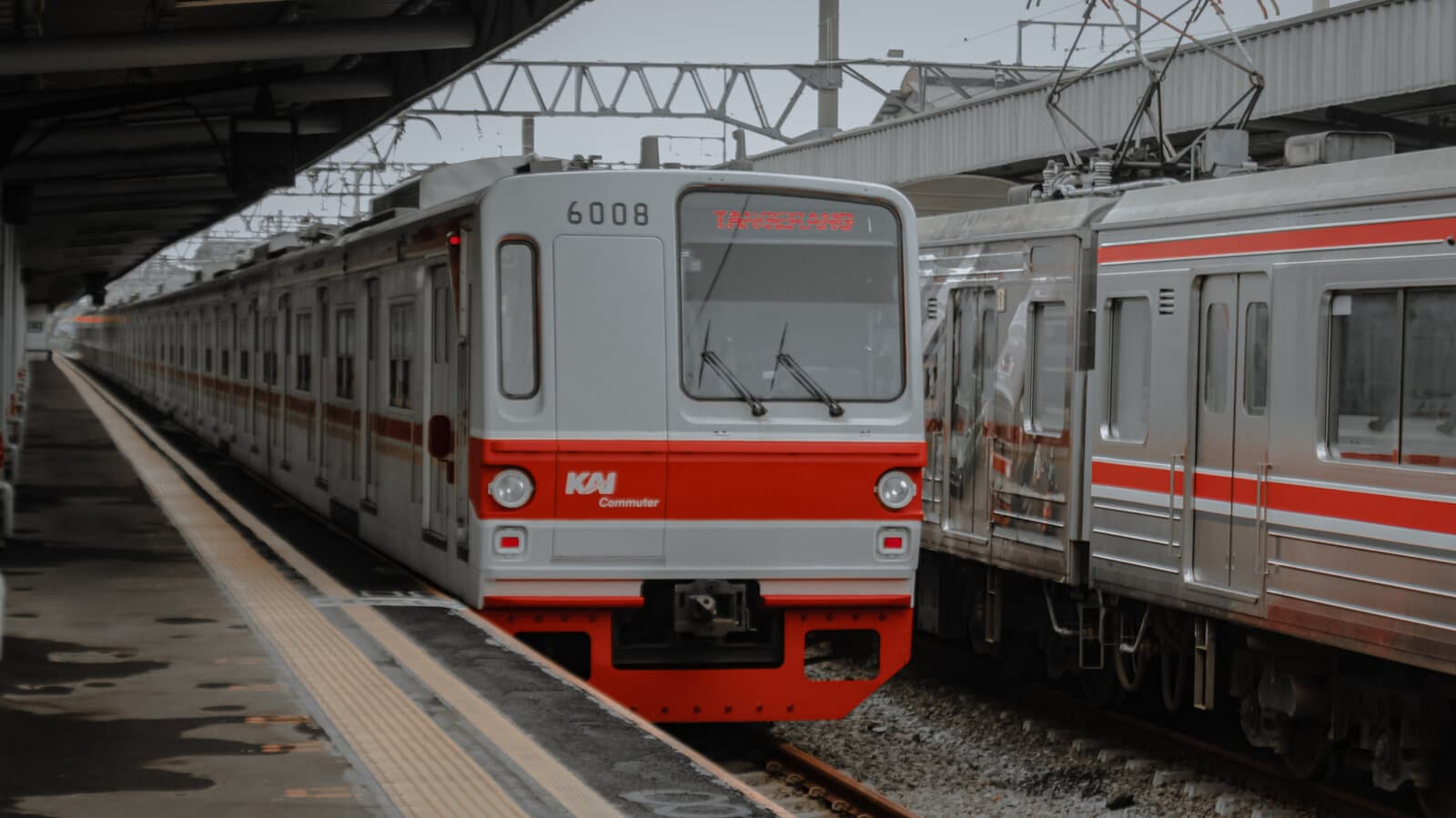 KRL Commuter Line at the platform